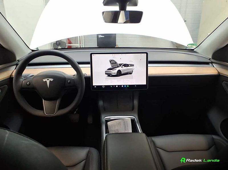 Tesla Model Y (2023) AWD Berlín, Tažné, Dual Motor - fotka 6 z 9
