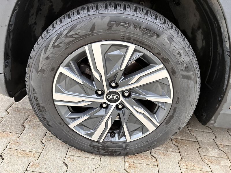 Hyundai Tucson 1.6T-GDi 110kW SMART AUTOMAT - fotka 29 z 31