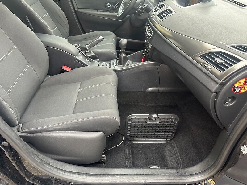 Renault Mégane III Sportour 1.5 DCi 81kW/Navi - fotka 24 z 34