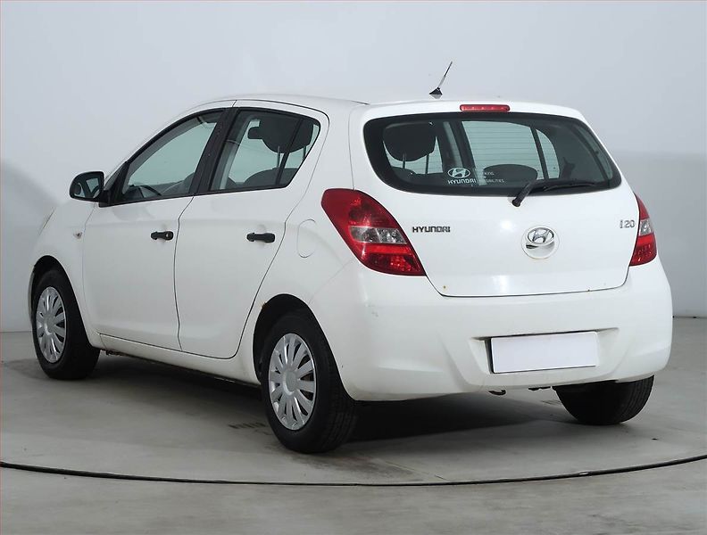 Hyundai i20 (2011) 1.2, po STK, oblíbený vůz - fotka 4 z 16