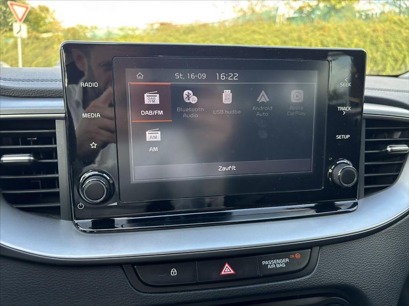 Kia Ceed 1,5 TGDi 118kW AT Spin ZÁRUKA - fotka 19 z 39