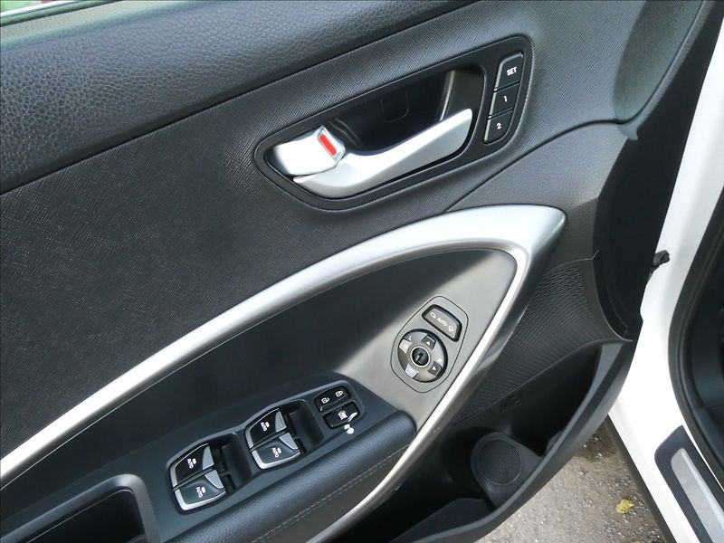 Hyundai Santa Fe 2,2 CRDi 4x4 Automat,DPH,Premi - fotka 33 z 62