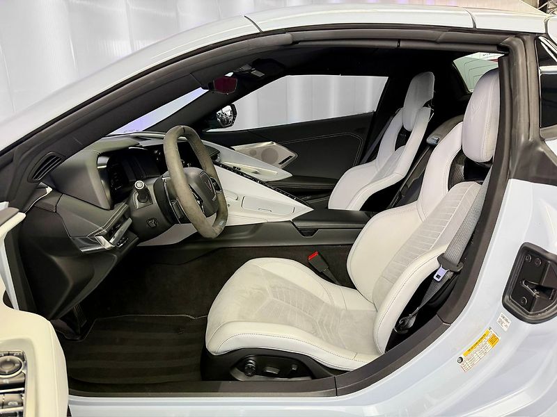 Chevrolet Corvette 5.5 V8 LT6 C8 Z06 CONVERTIBLE - fotka 12 z 31
