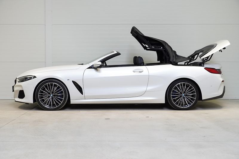 BMW Řada 8 BMW 850i Xdrive cabrio - fotka 7 z 44