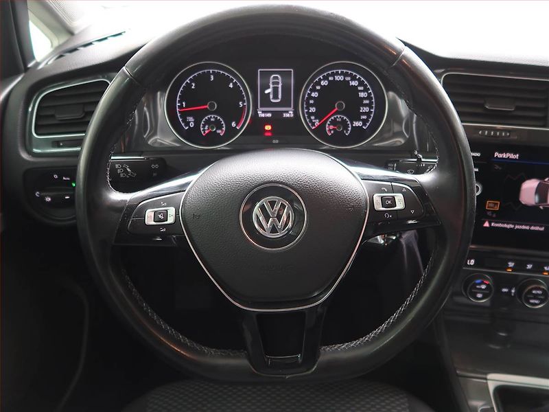 Volkswagen Golf (2019) 1.6 TDI, Navi, Park. senzory - fotka 17 z 17