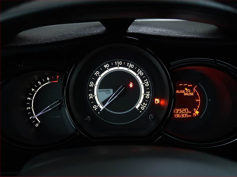 Citroën C3 (2016) Exclusive 1.2 VTi, Tempomat - fotka 11 z 18