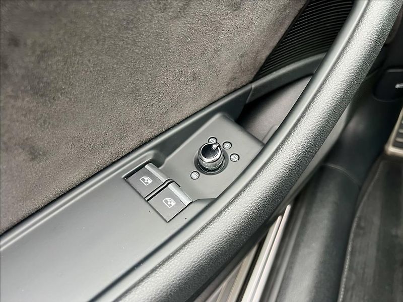 Audi S5 3,0 TDi QUATTRO / LED / MASÁŽE - fotka 44 z 49