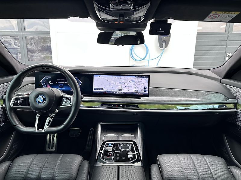 BMW i7 xDrive60 - fotka 6 z 31