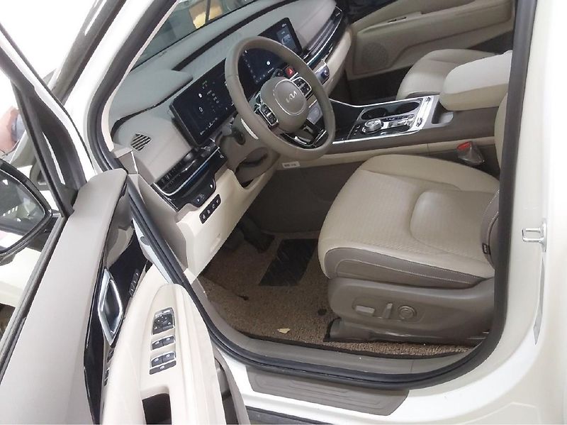 Kia Carnival 1.6-HEV-9MÍST-NA CESTĚ - fotka 10 z 19