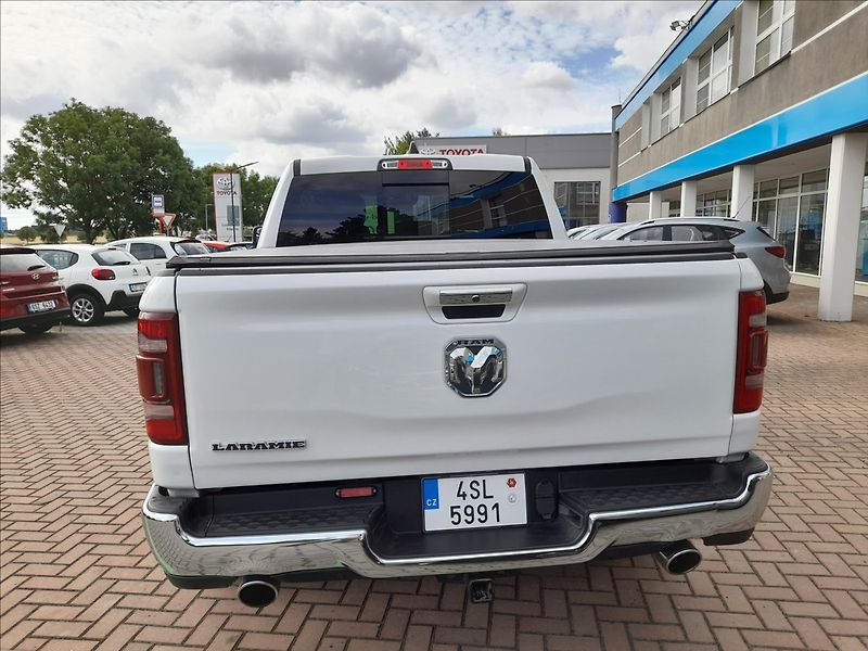 RAM 1500 5,7 HEMI LARAMIE 4x4 - fotka 7 z 33