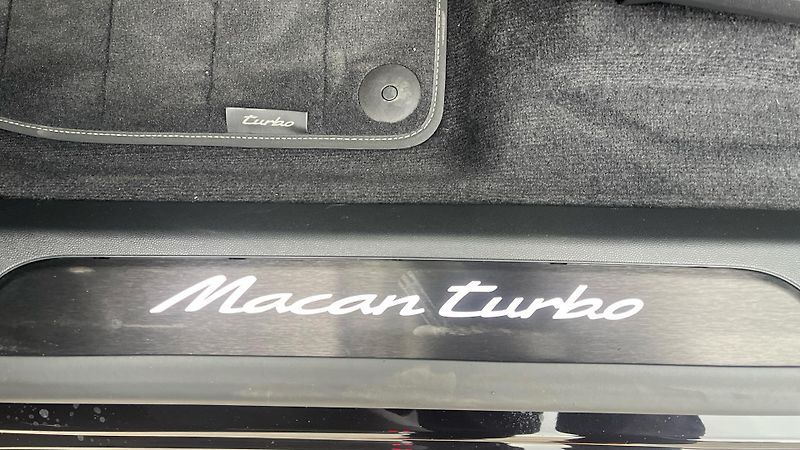 Porsche Macan (2025) Turbo - fotka 19 z 30