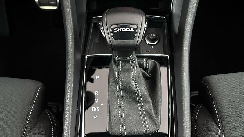 Škoda Karoq 1.5 TSI DSG Sportline - fotka 23 z 27