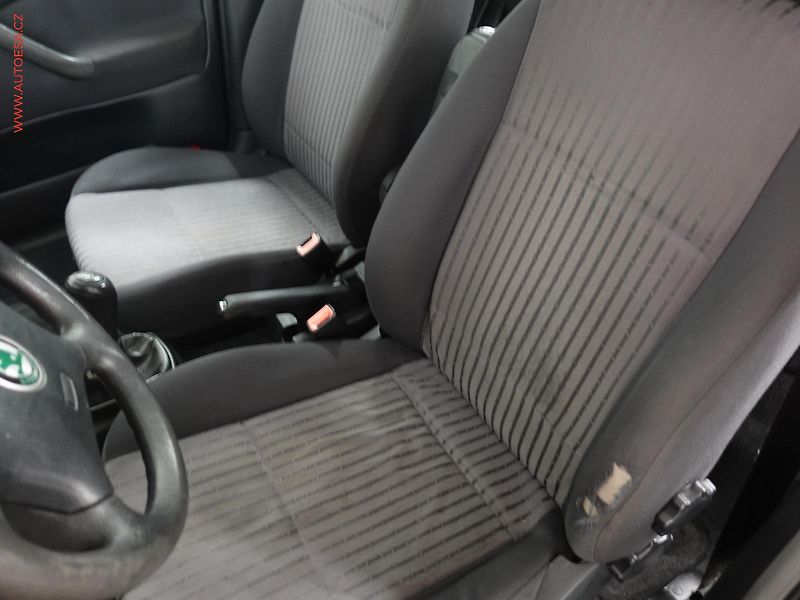 Škoda Octavia (2002) 1.6i, ČR, Elegance - fotka 9 z 19
