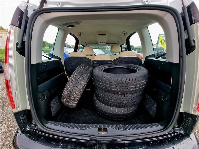 Škoda Roomster (2007) 1,2 12V HTP Com - fotka 17 z 22