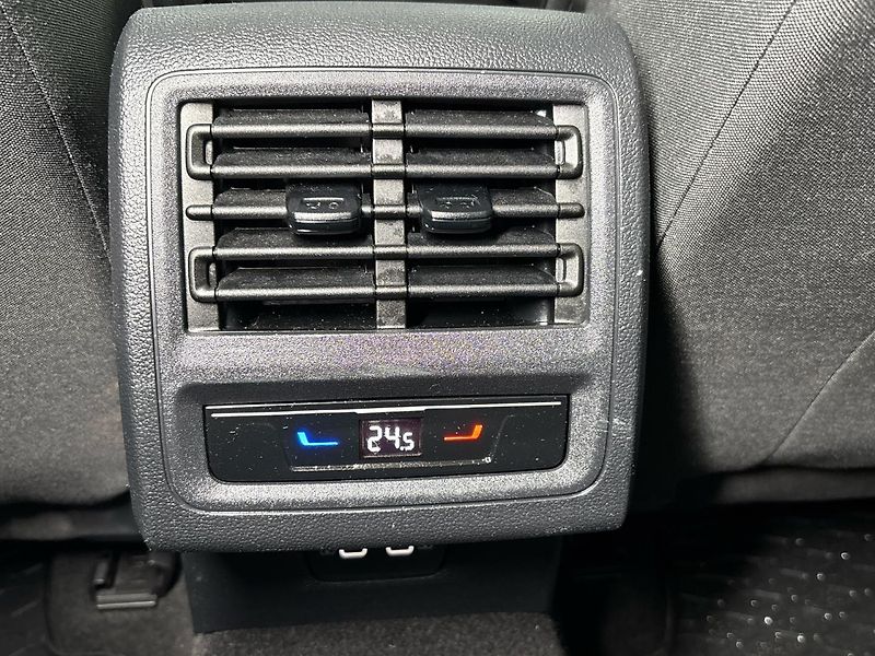 Volkswagen Golf Life DSG - fotka 22 z 29