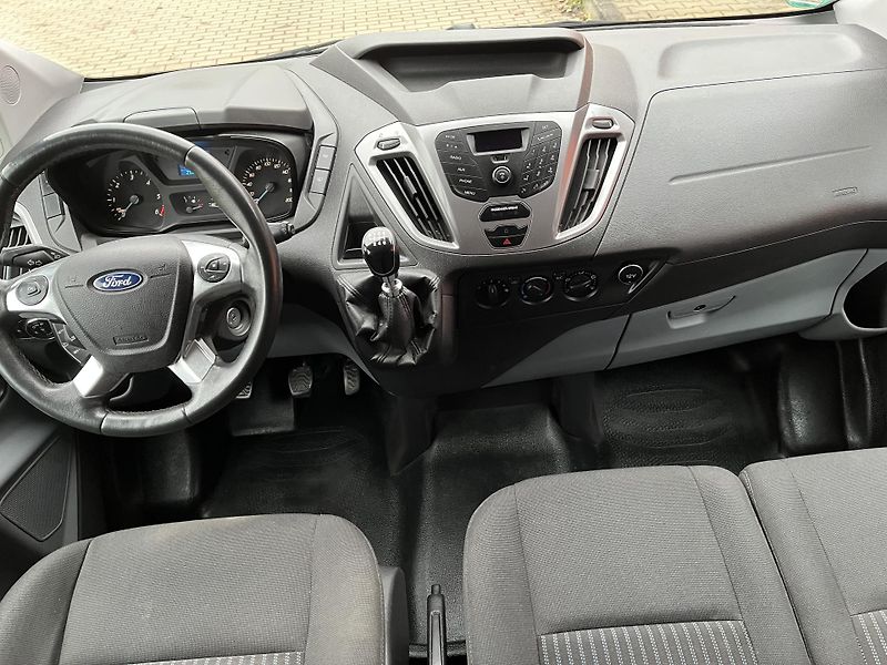 Ford Tourneo Custom 2.2 TDCi 9 Míst - fotka 12 z 30