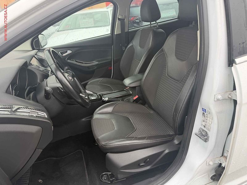 Ford Focus (2015) 2.0 TDCi, Titanium, AT, bixen - fotka 9 z 18