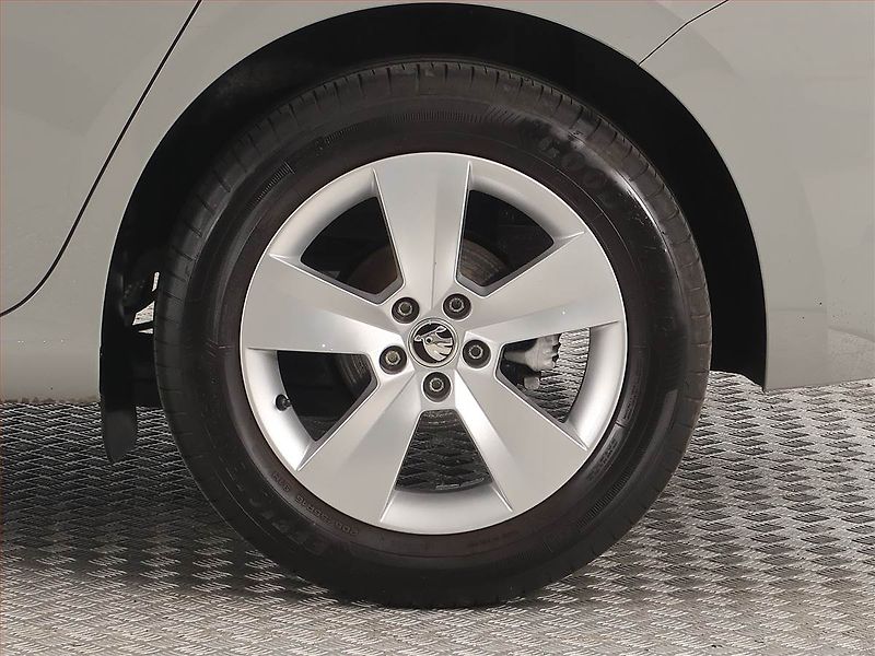 Škoda Scala (2024) 1.0 TSI - fotka 15 z 19
