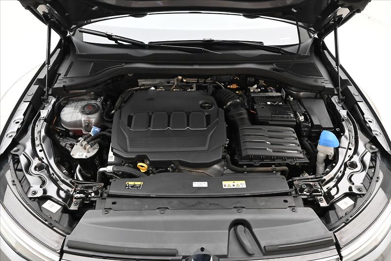 Volkswagen Passat 2,0 TDI 110 kW DSG Business Zá - fotka 9 z 33