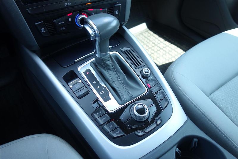 Audi Q5 2,0 TDi 120KW,S-TRONIC,QATTRO. - fotka 27 z 36