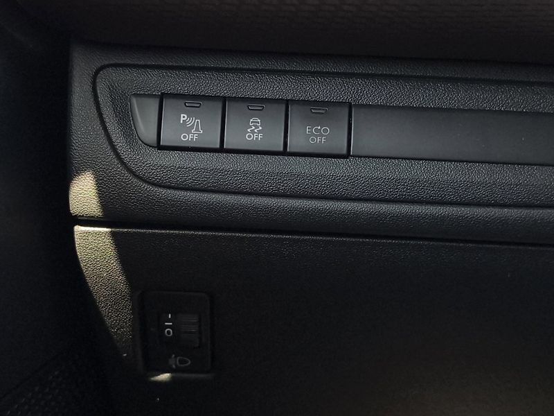 Peugeot 2008 (2015) ACTIVE 1.6 e-HDI 68kW, ČR, 1. - fotka 15 z 24