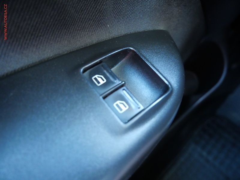 Škoda Octavia (2010) 1.6TDi, ČR, Ambiente, TZ - fotka 14 z 19