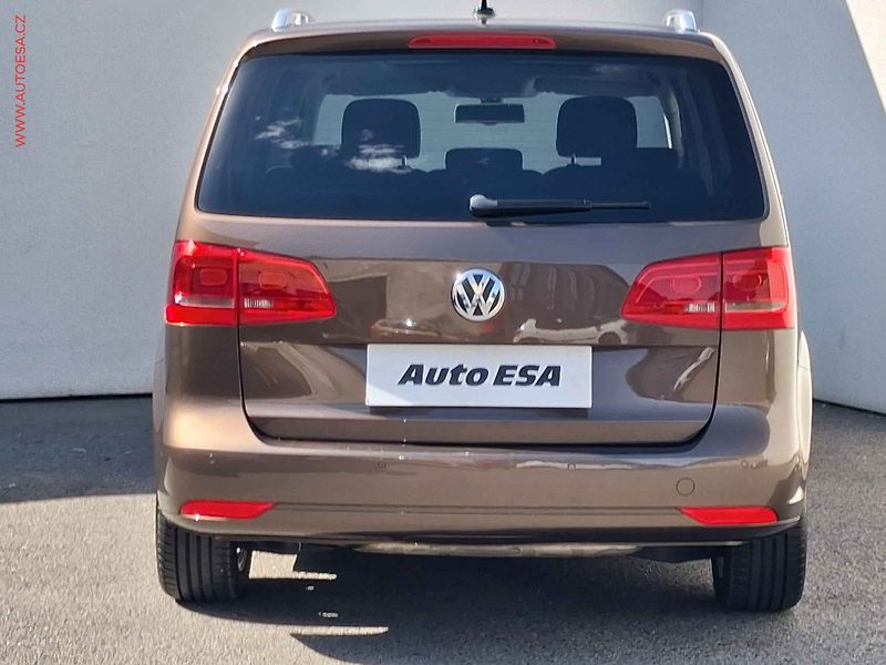 Volkswagen Touran (2012) 1.4 TSi, Highline, DSG - fotka 5 z 19