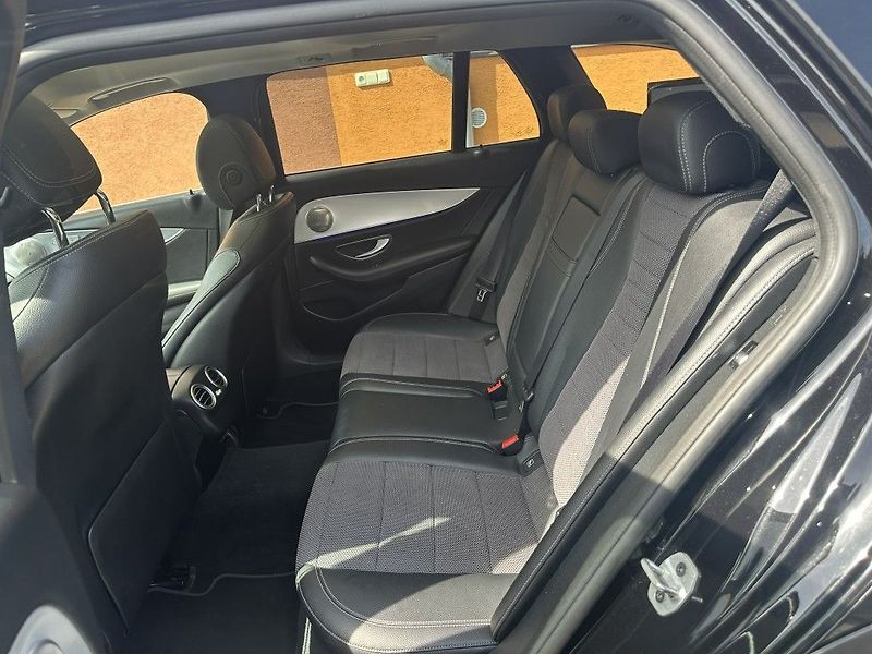 Mercedes-Benz Třídy E E 220d 4MATIC All-TerrainT - fotka 16 z 22
