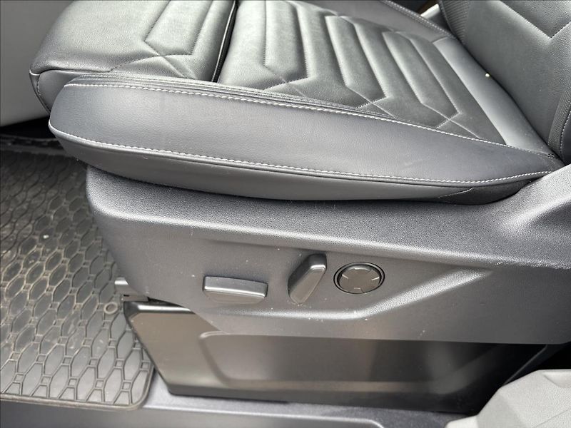 Ford Tourneo Custom 2,0 EcoBlue 125kW L2 Titanium - fotka 25 z 47
