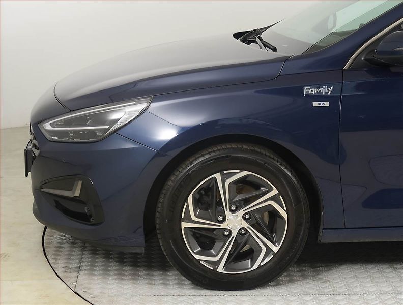 Hyundai i30 (2020) Family 1.5 T-GDI MHEV - fotka 15 z 22