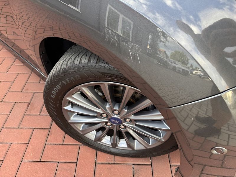 Ford C-MAX (2018) 1.5i Ecoboost Automat Xenony - fotka 44 z 48