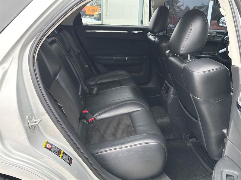 Chrysler 300C 3,0 160 KW SRT PACK - fotka 16 z 33