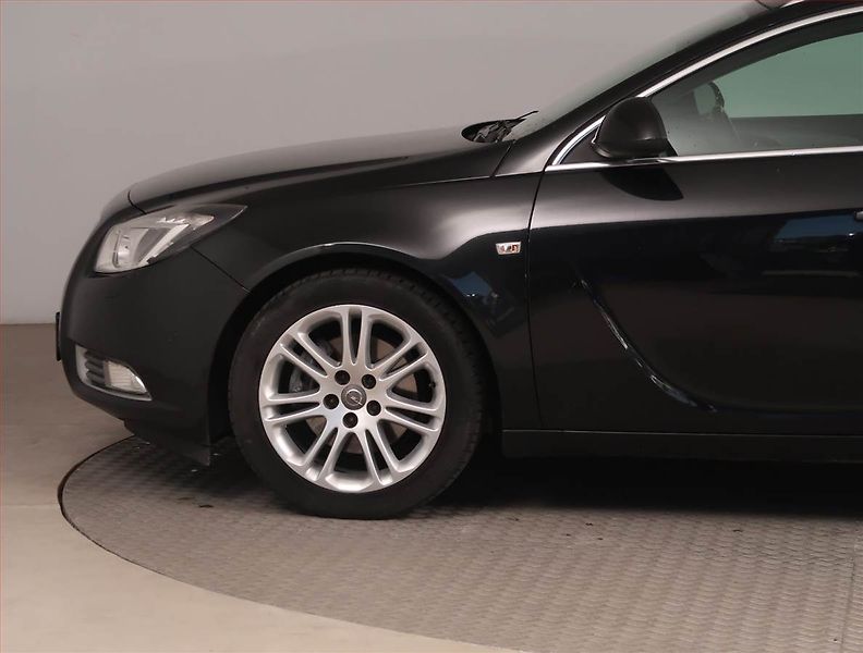 Opel Insignia (2011) 2.0 CDTI, Navi, Xenony - fotka 14 z 16