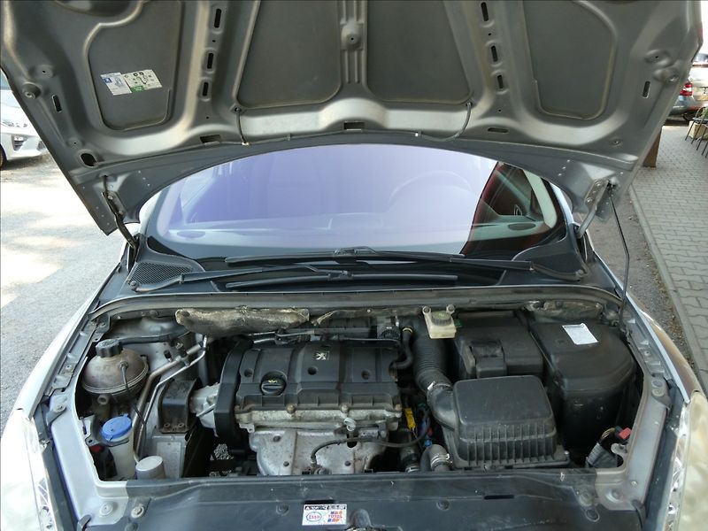 Peugeot 307 1,6 16V 80kW SW 7.míst,PANORAM - fotka 27 z 36