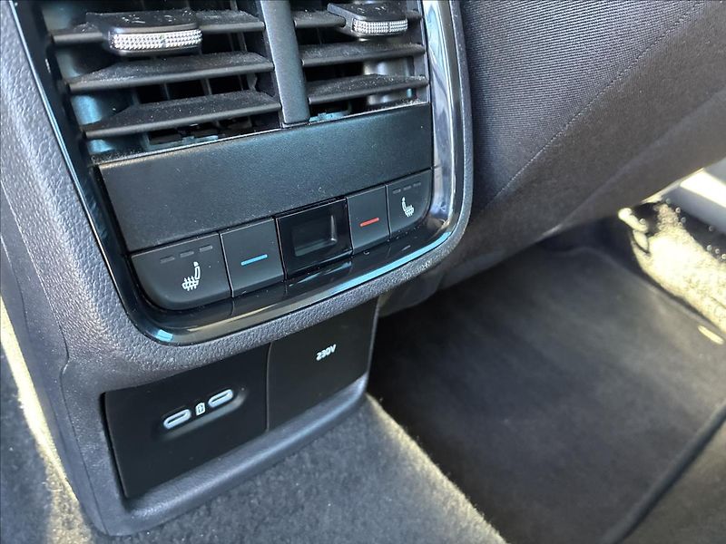 Škoda Octavia 2,0 TDI TAŽNÉ KEYLESS - fotka 13 z 31