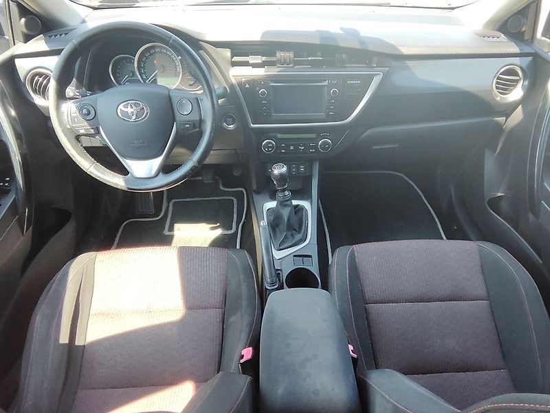 Toyota Auris 1.6 Valvematic/97kW Active - fotka 11 z 24