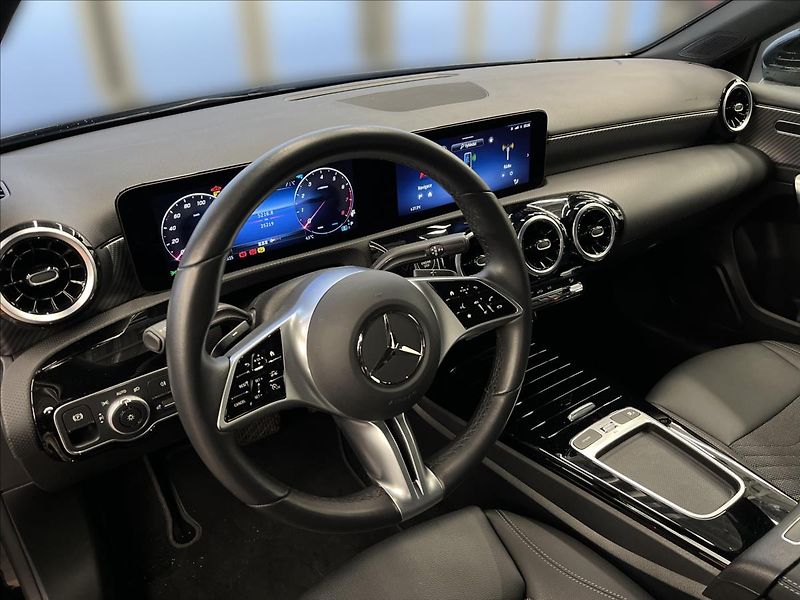 Mercedes-Benz Třídy A 180 Progressive Line - fotka 9 z 21