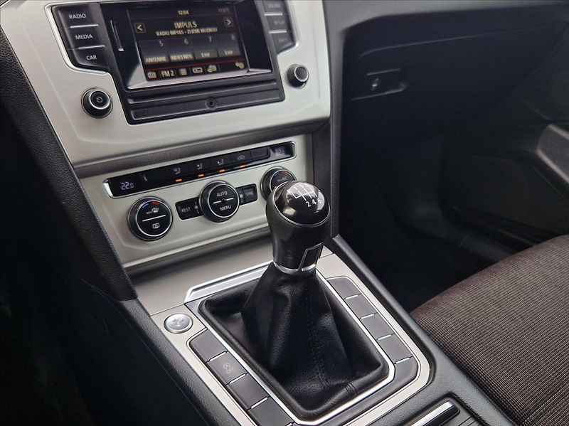 Volkswagen Passat 1,4 TSI 110kW BM SENZORY NOSIČ - fotka 26 z 42