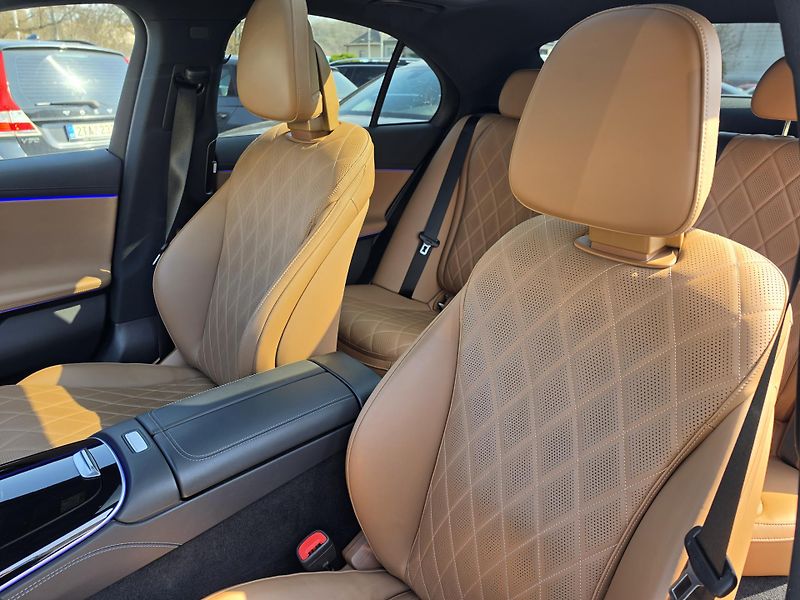 Mercedes-Benz Třídy E 220CDI AMG Nappa Burmester 4D - fotka 16 z 21