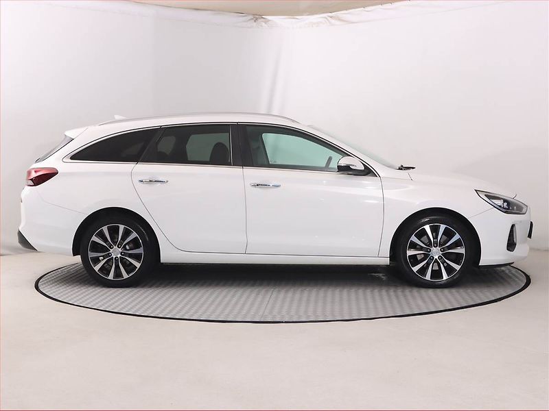 Hyundai i30 (2018) 1.6 CRDi, Automat, Serv.kniha - fotka 6 z 23