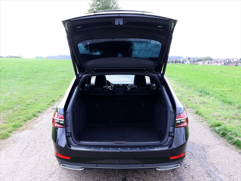 Škoda Superb 2,0 TDI DSG L&K DPH CZ - fotka 9 z 34
