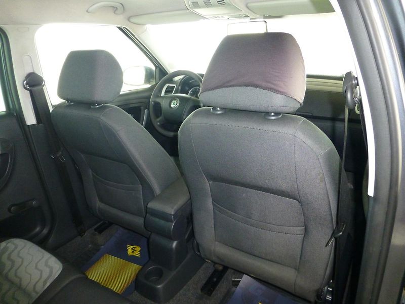 Škoda Fabia (2009) 1,4i-63KW-KLIMATIZACE*ALU KOLA - fotka 17 z 20