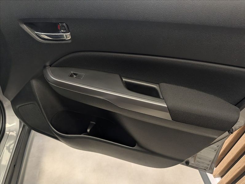 Suzuki Vitara 1.4 HYBRID ALLGRIP - fotka 30 z 34