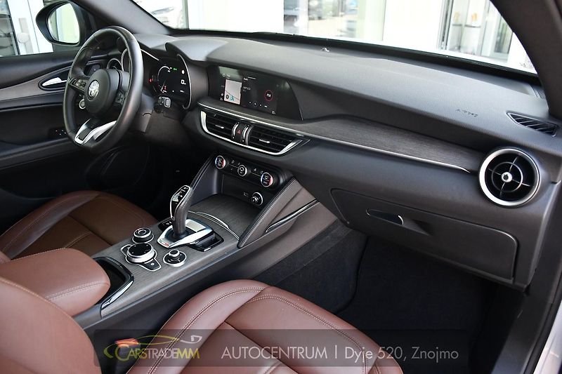 Alfa Romeo Stelvio 2,2 JTDm Q4 154kW TAŽNÉ - fotka 15 z 53