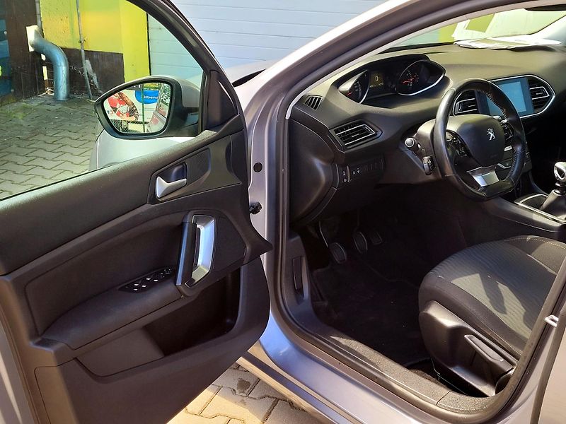 Peugeot 308 96kW,CZ,1maj,SERV.KNIHA       - fotka 25 z 40