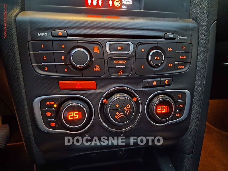 Citroën DS4 (2014) 1.6 VTi, Sport Chic, +kola - fotka 15 z 17