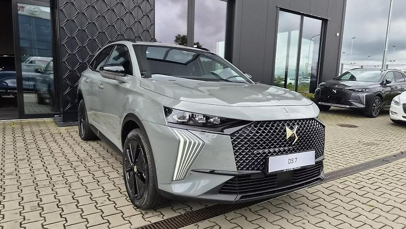 DS Automobiles DS7 (2026) PERFORMANCE LINE 1.5 BlueHDi - fotka 3 z 17