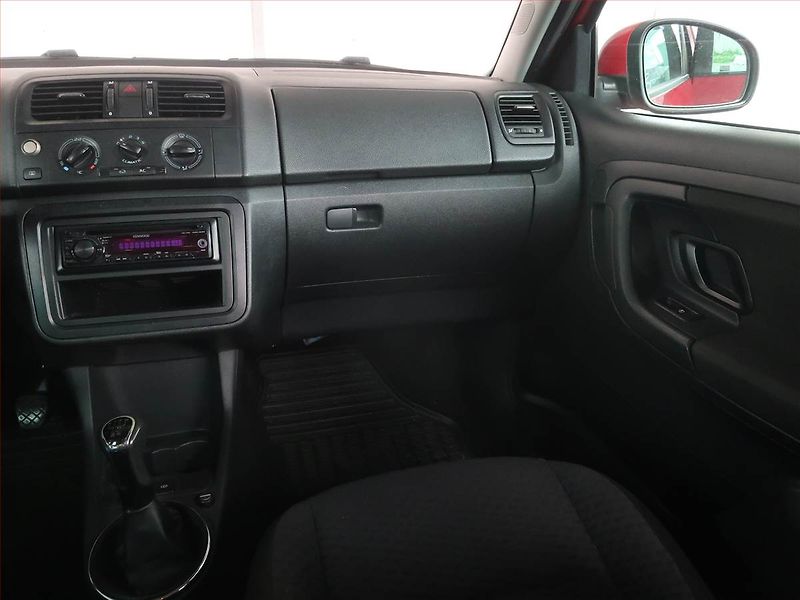 Škoda Fabia (2010) 1.2, rezervace - fotka 8 z 12