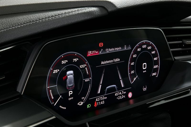 Audi e-tron 55 300kW Kessy ACC HUD ZÁRUKA - fotka 33 z 37