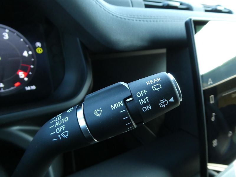 Land Rover Defender (2026) 110 3,0 X-Dynamic SE D350 - fotka 22 z 37
